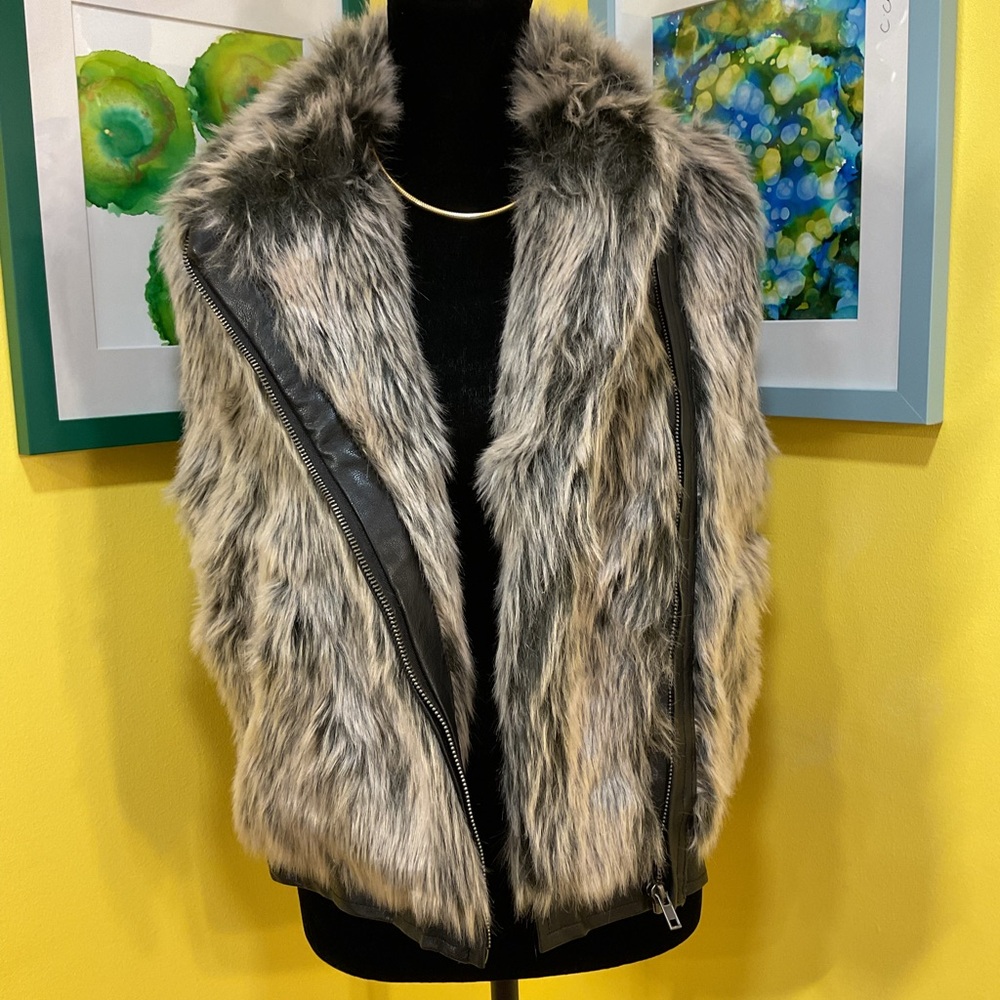 Cupcakes & Cashmere Alonso Grey Faux Fur Moto Vest with Faux Leather Trim Size M - Picture 7 of 11